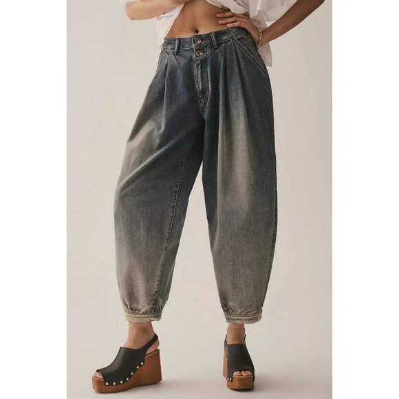 Pilcro Pleated High-Rise Balloon-Leg Jeans 32 - Picture 1 of 4